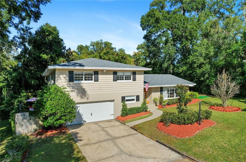 For Sale: $550,000 (4 beds, 3 baths, 2537 Square Feet)