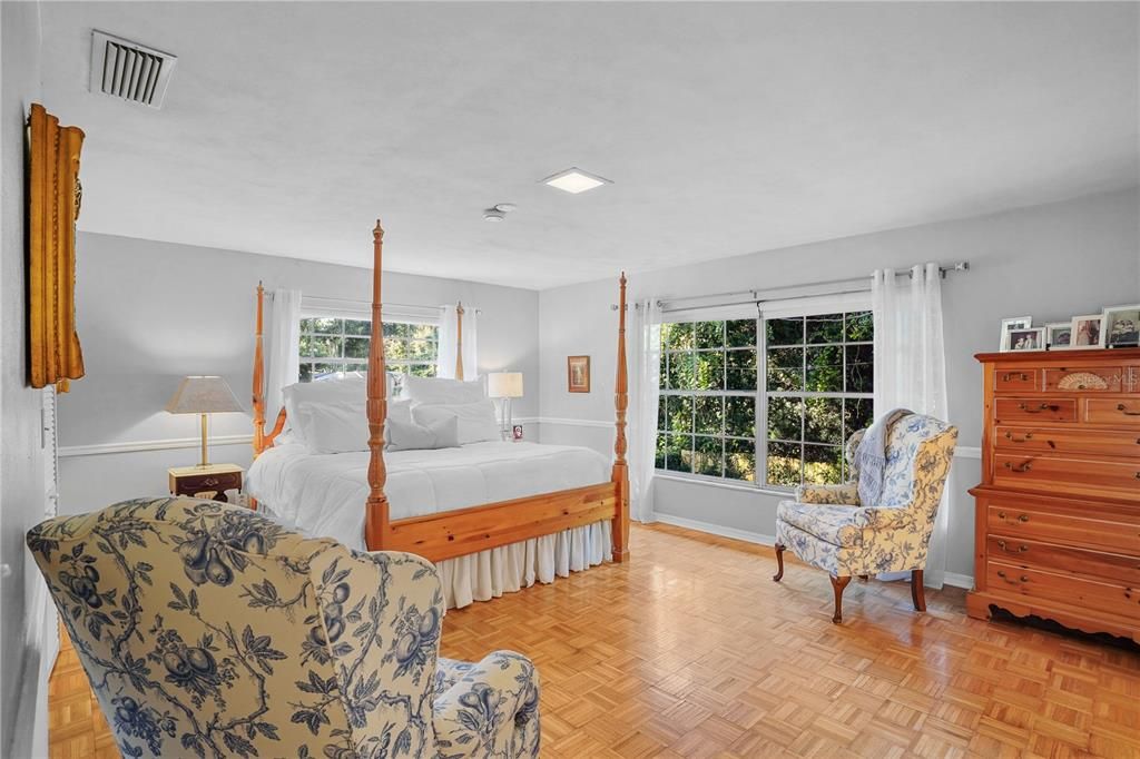 For Sale: $550,000 (4 beds, 3 baths, 2537 Square Feet)