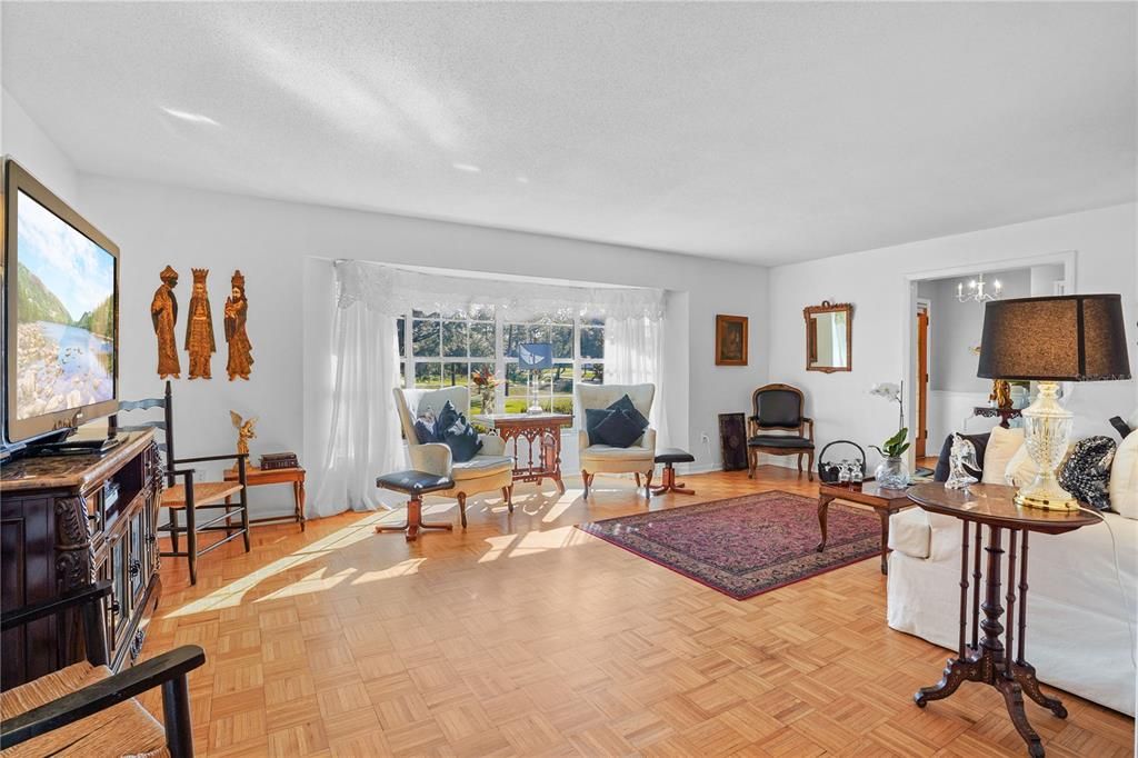 For Sale: $550,000 (4 beds, 3 baths, 2537 Square Feet)