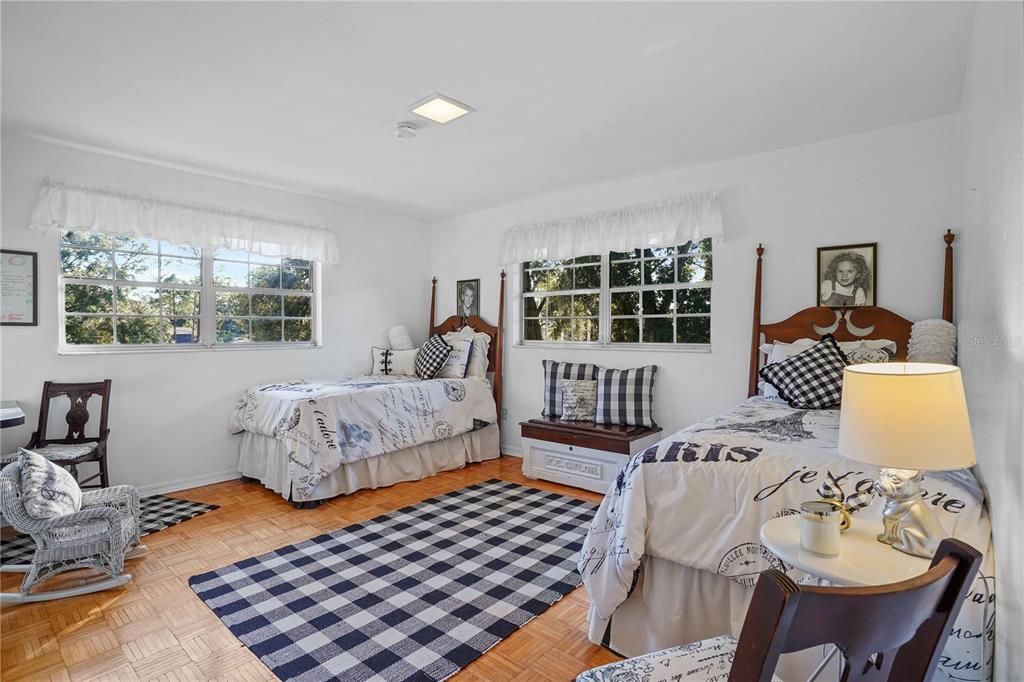 For Sale: $550,000 (4 beds, 3 baths, 2537 Square Feet)