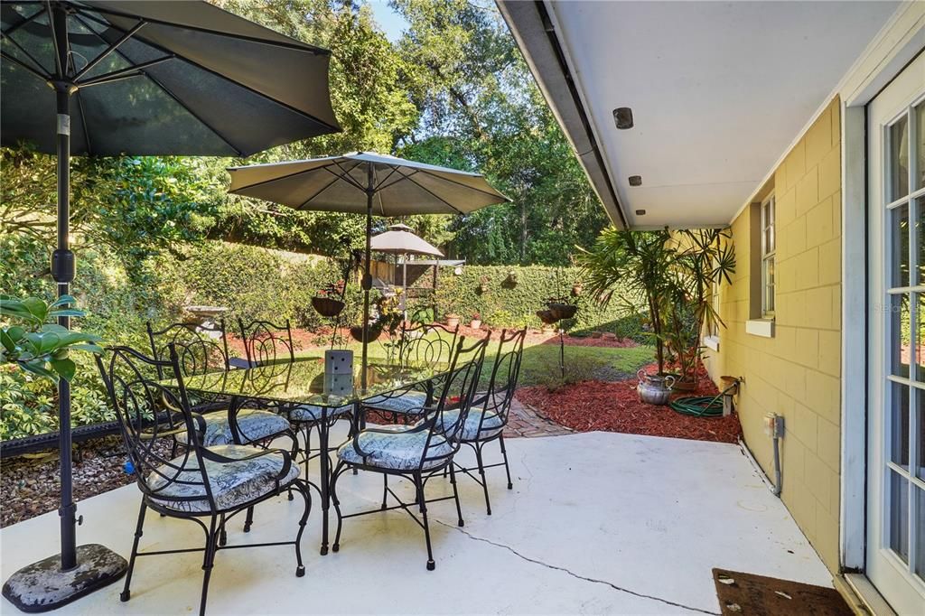 For Sale: $550,000 (4 beds, 3 baths, 2537 Square Feet)