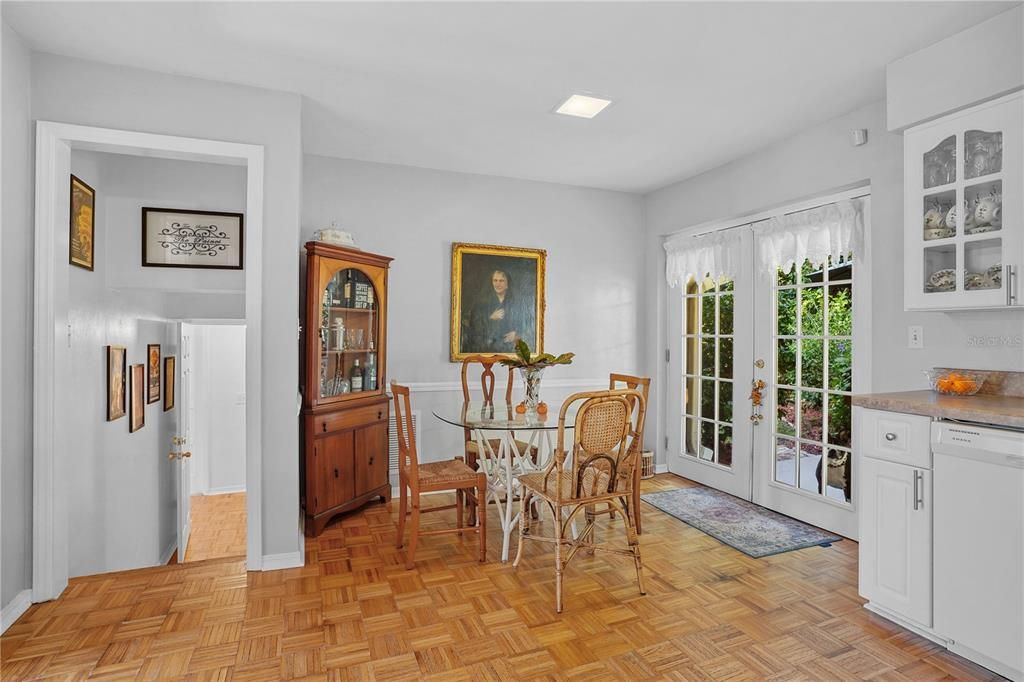 For Sale: $550,000 (4 beds, 3 baths, 2537 Square Feet)