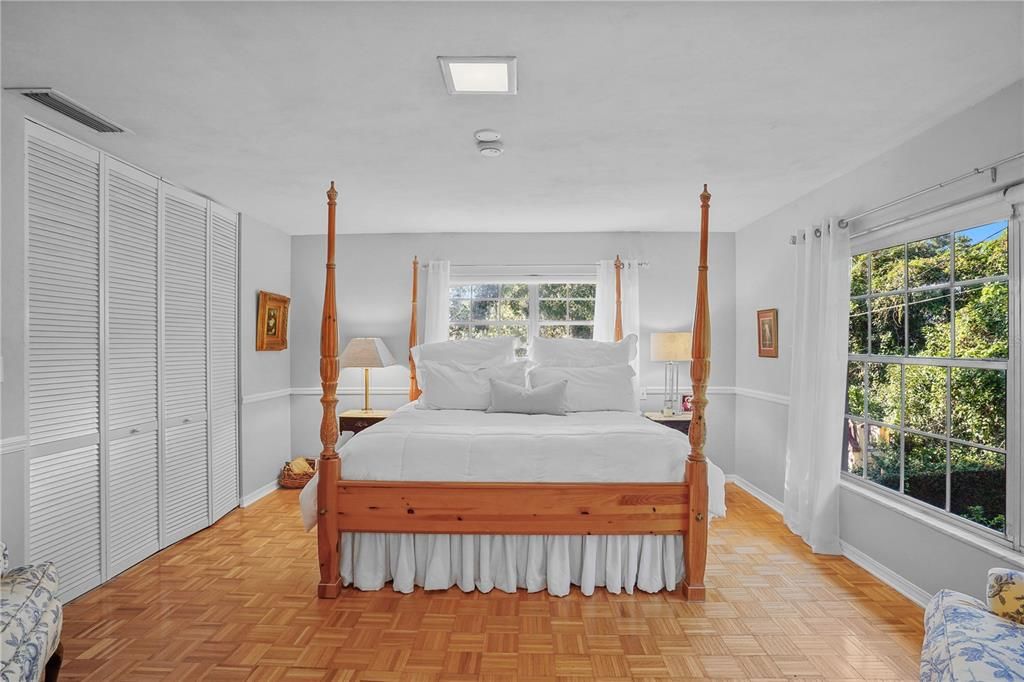 For Sale: $550,000 (4 beds, 3 baths, 2537 Square Feet)