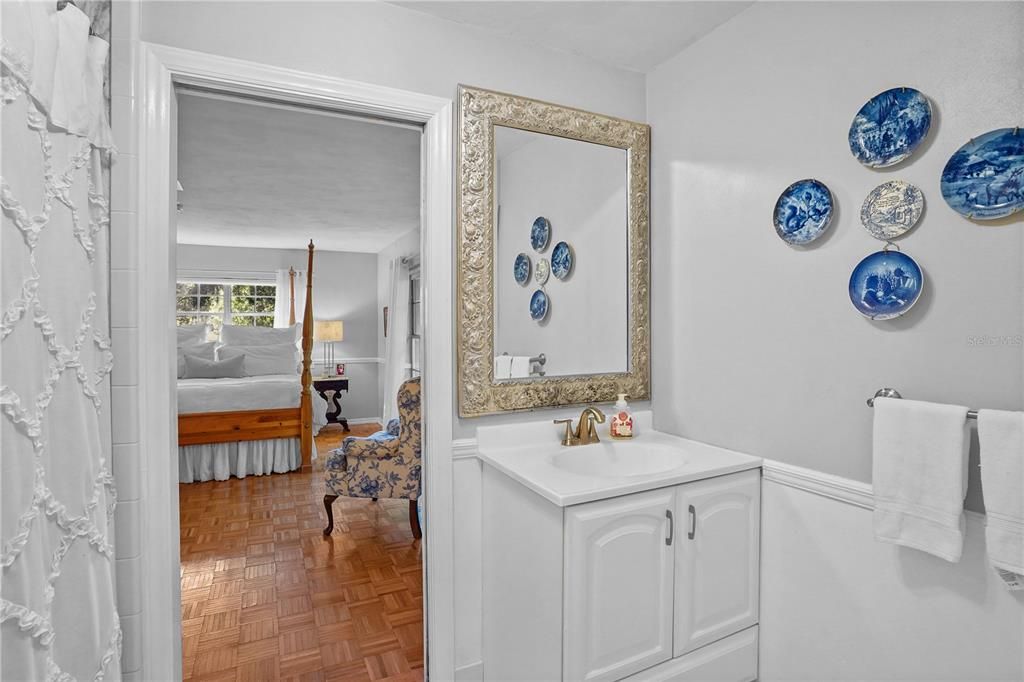 For Sale: $550,000 (4 beds, 3 baths, 2537 Square Feet)