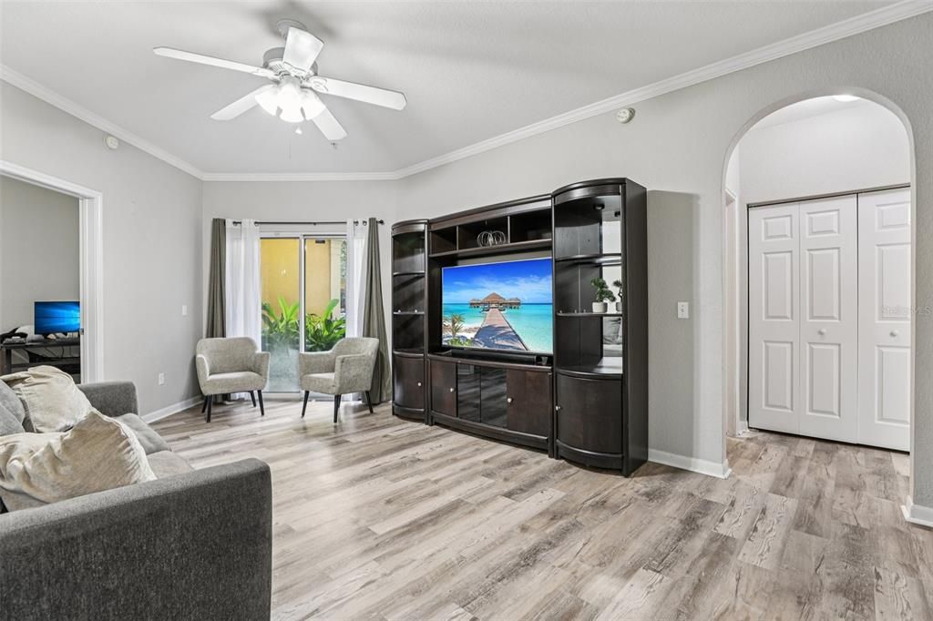 For Rent: $1,900 (2 beds, 2 baths, 1070 Square Feet)