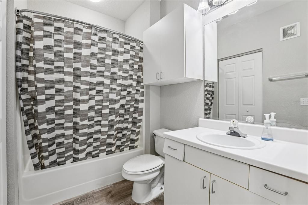 For Rent: $1,900 (2 beds, 2 baths, 1070 Square Feet)