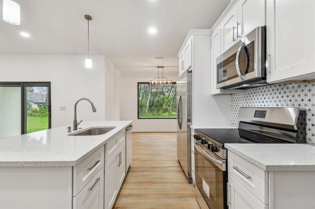 出租: $2,300 (3 贝兹, 2 浴室, 2200 平方英尺)