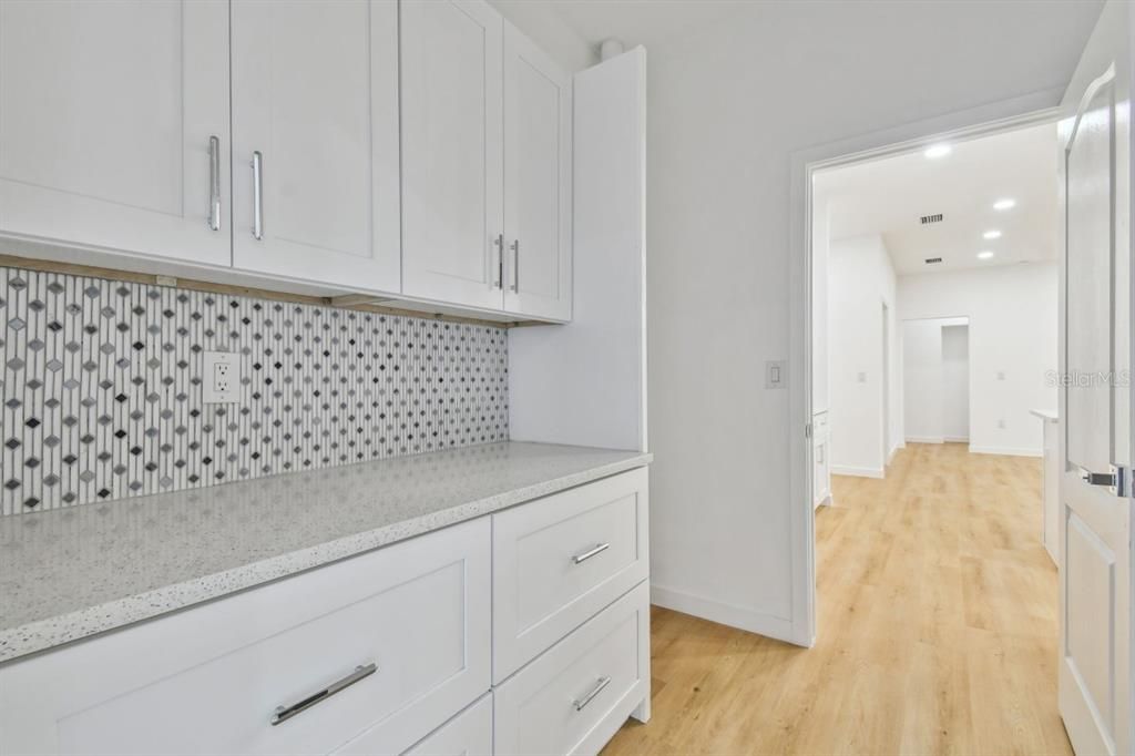 出租: $2,300 (3 贝兹, 2 浴室, 2200 平方英尺)