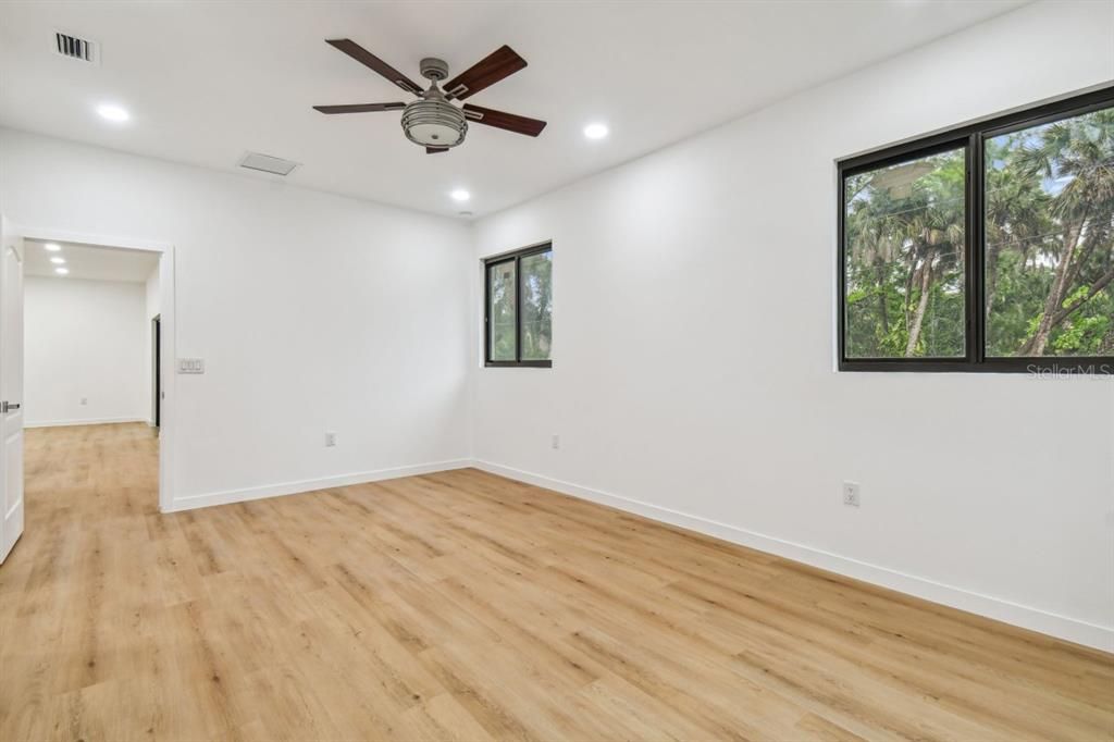 出租: $2,300 (3 贝兹, 2 浴室, 2200 平方英尺)