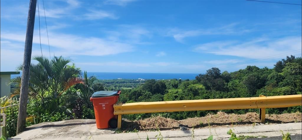 待售: $330,000 (0.77 acres)