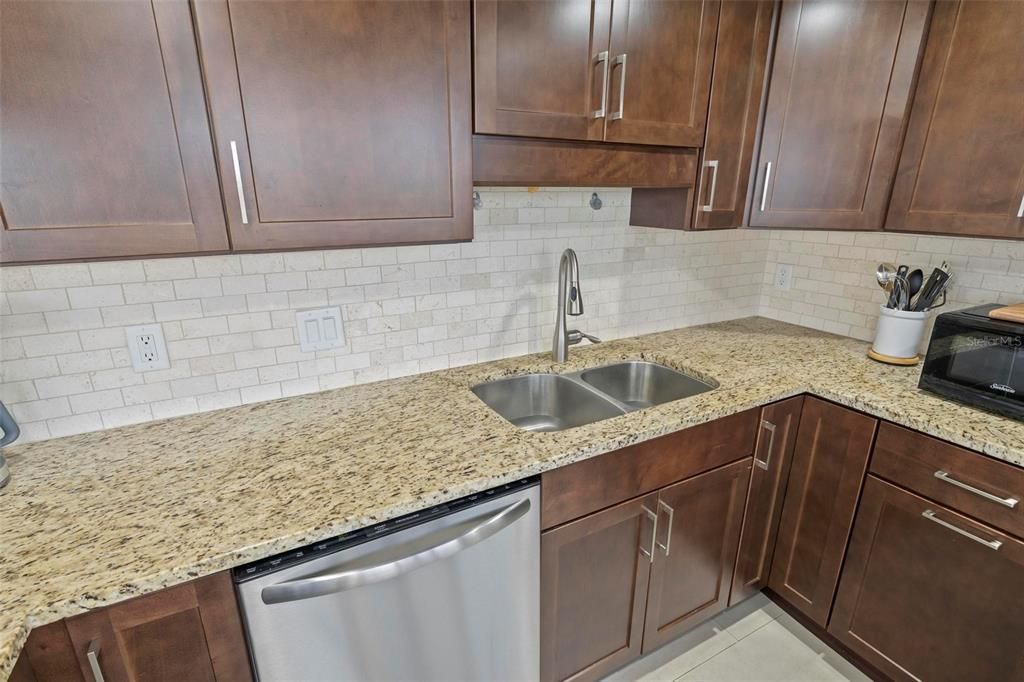 В аренду: $2,450 (2 спален, 2 ванн, 1358 Квадратных фут)