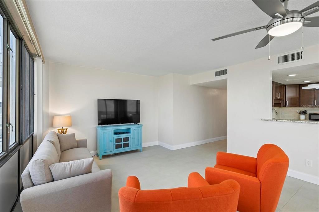 В аренду: $2,450 (2 спален, 2 ванн, 1358 Квадратных фут)