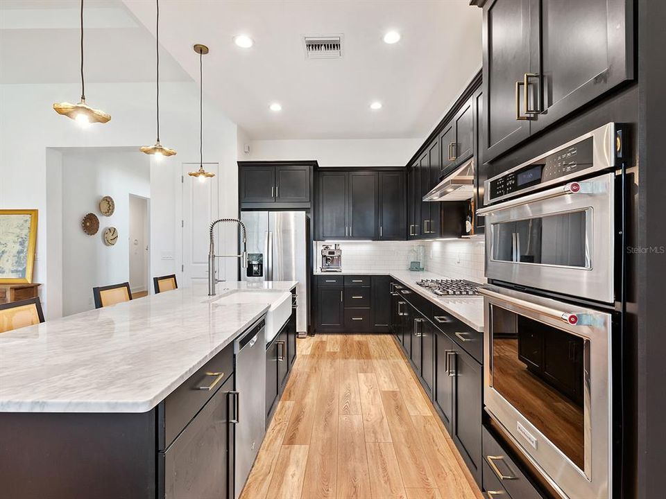 En Venta: $899,000 (3 camas, 2 baños, 2292 Pies cuadrados)