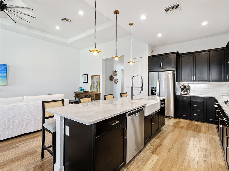 En Venta: $899,000 (3 camas, 2 baños, 2292 Pies cuadrados)