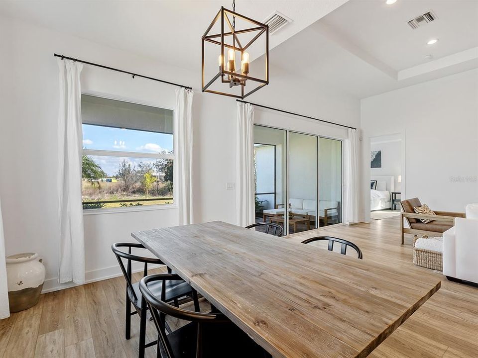 En Venta: $899,000 (3 camas, 2 baños, 2292 Pies cuadrados)