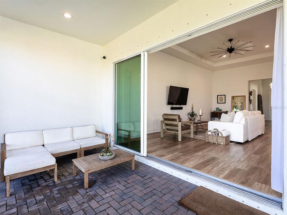 En Venta: $899,000 (3 camas, 2 baños, 2292 Pies cuadrados)