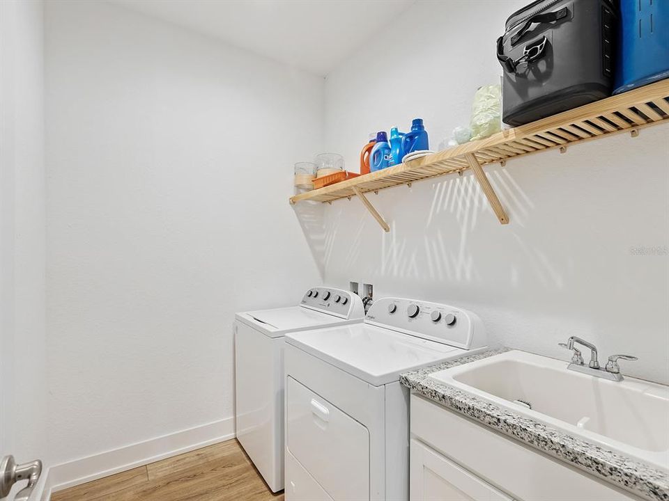 En Venta: $899,000 (3 camas, 2 baños, 2292 Pies cuadrados)