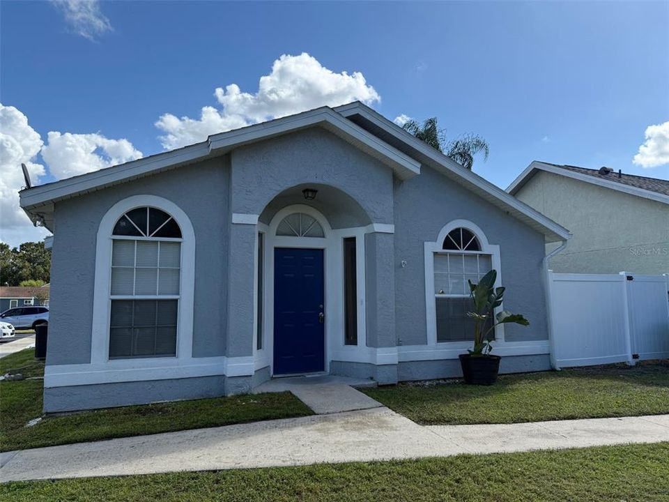 For Rent: $1,695 (3 beds, 2 baths, 1101 Square Feet)