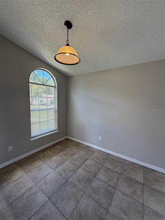 For Rent: $1,695 (3 beds, 2 baths, 1101 Square Feet)