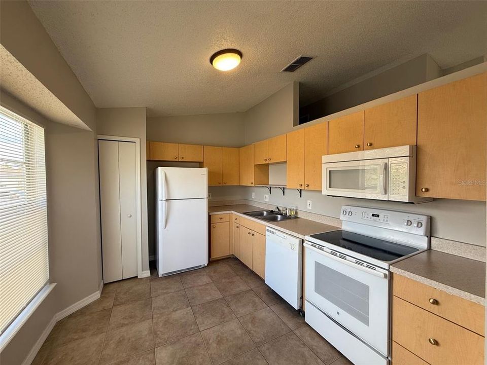 For Rent: $1,695 (3 beds, 2 baths, 1101 Square Feet)
