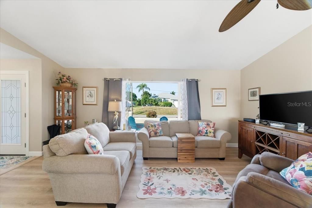 待售: $455,000 (3 贝兹, 2 浴室, 1693 平方英尺)