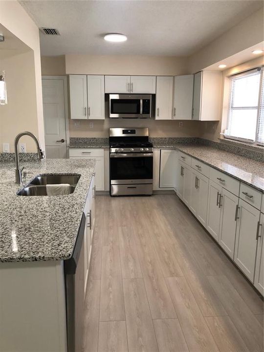 En Renta: $1,750 (3 camas, 2 baños, 1704 Pies cuadrados)