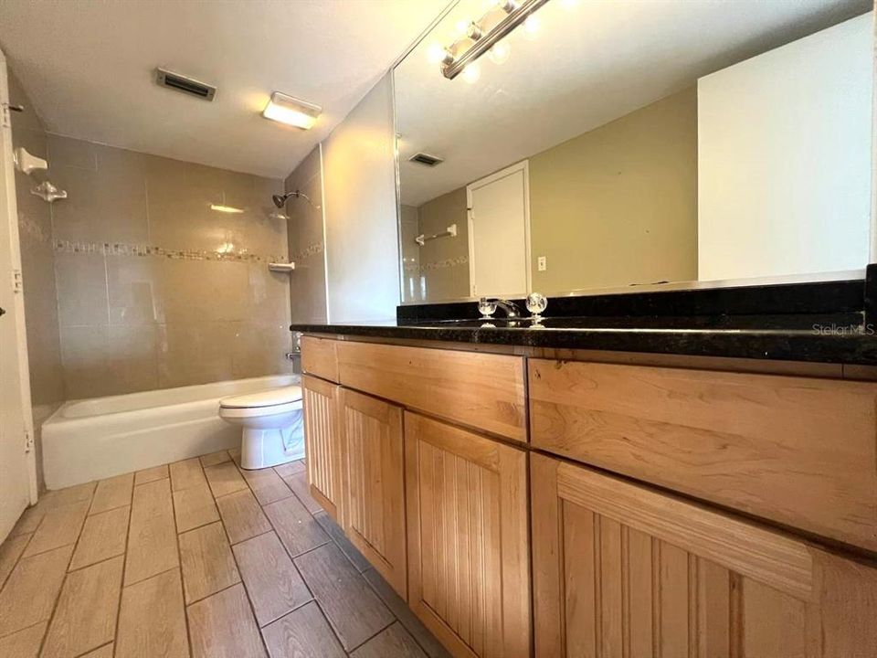 В аренду: $2,100 (2 спален, 1 ванн, 1404 Квадратных фут)