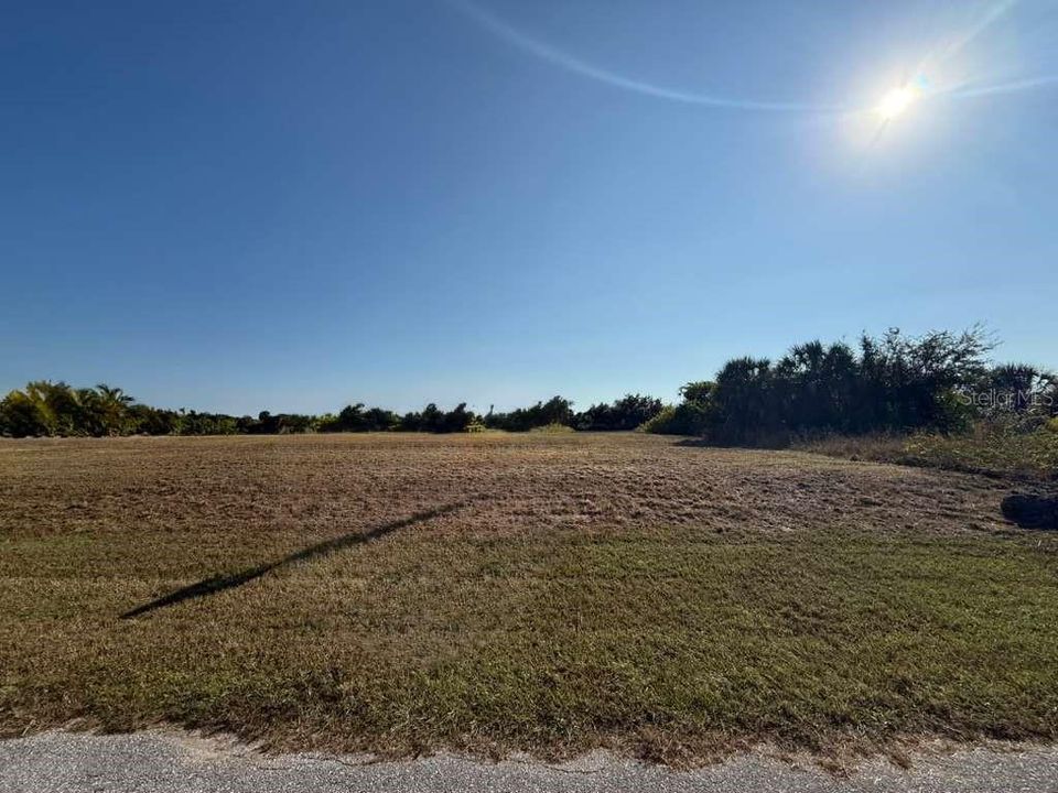 待售: $260,000 (0.23 acres)