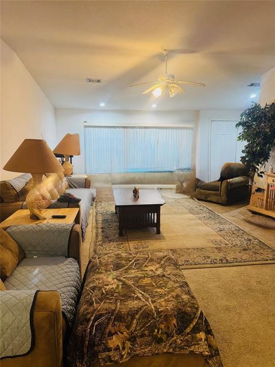 待售: $275,000 (3 贝兹, 2 浴室, 2417 平方英尺)