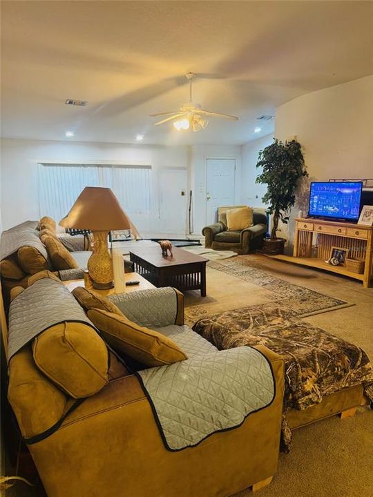 待售: $275,000 (3 贝兹, 2 浴室, 2417 平方英尺)