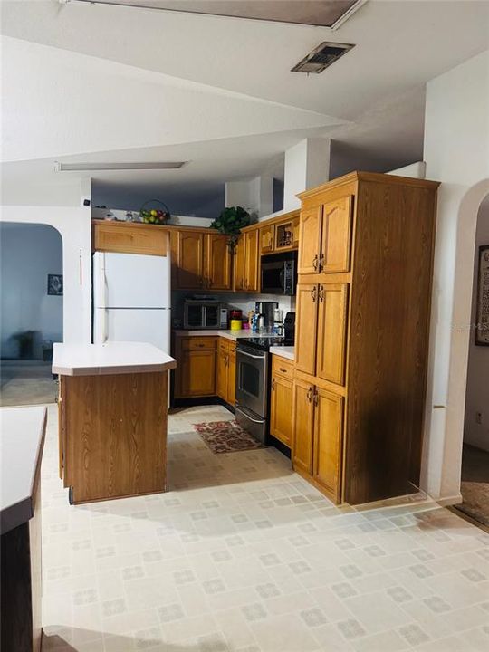 待售: $275,000 (3 贝兹, 2 浴室, 2417 平方英尺)