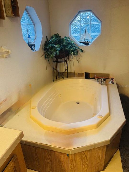 待售: $275,000 (3 贝兹, 2 浴室, 2417 平方英尺)