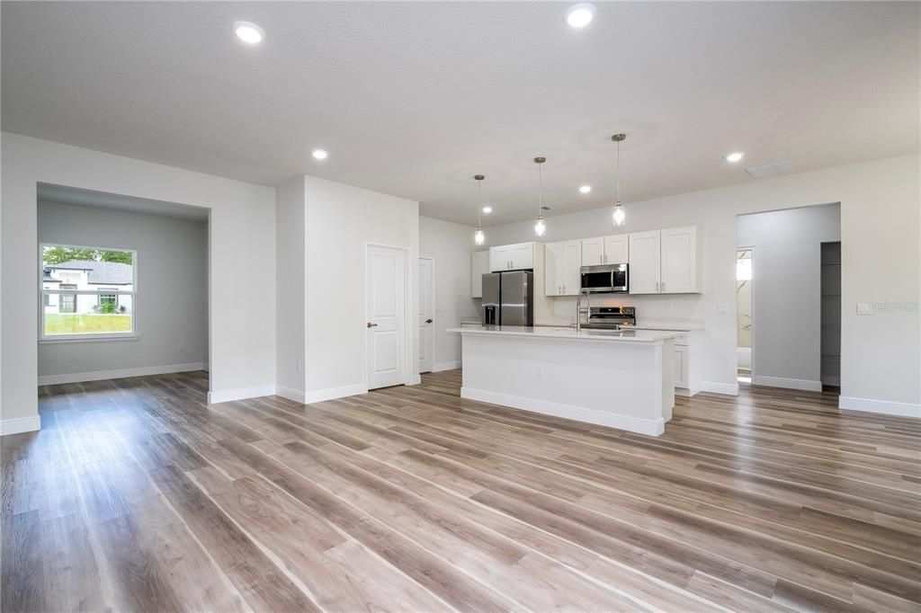 На продажу: $334,890 (4 спален, 3 ванн, 1952 Квадратных фут)