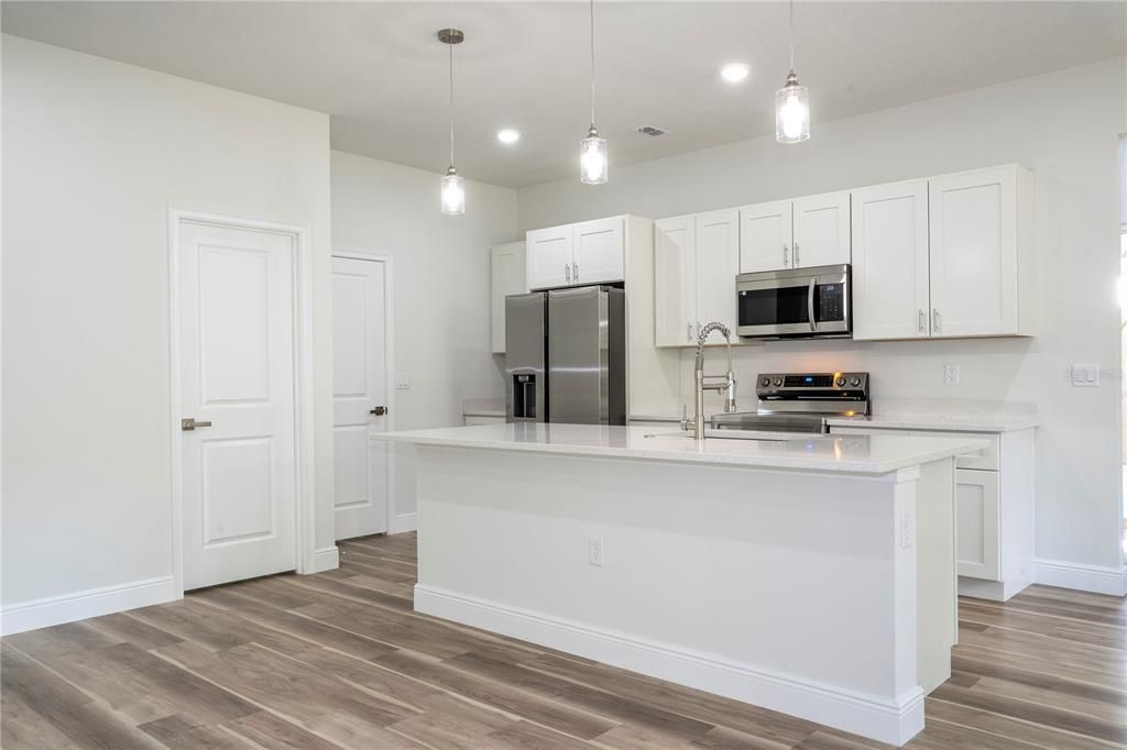 На продажу: $334,890 (4 спален, 3 ванн, 1952 Квадратных фут)