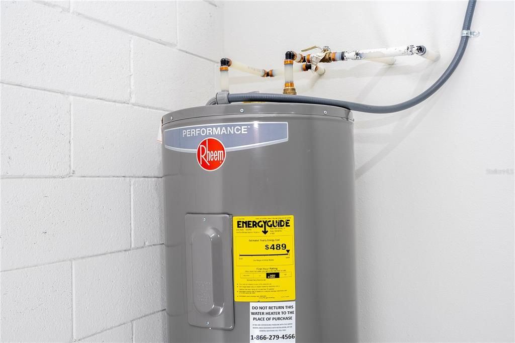 На продажу: $334,890 (4 спален, 3 ванн, 1952 Квадратных фут)