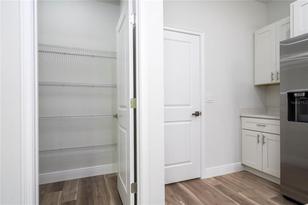 На продажу: $334,890 (4 спален, 3 ванн, 1952 Квадратных фут)