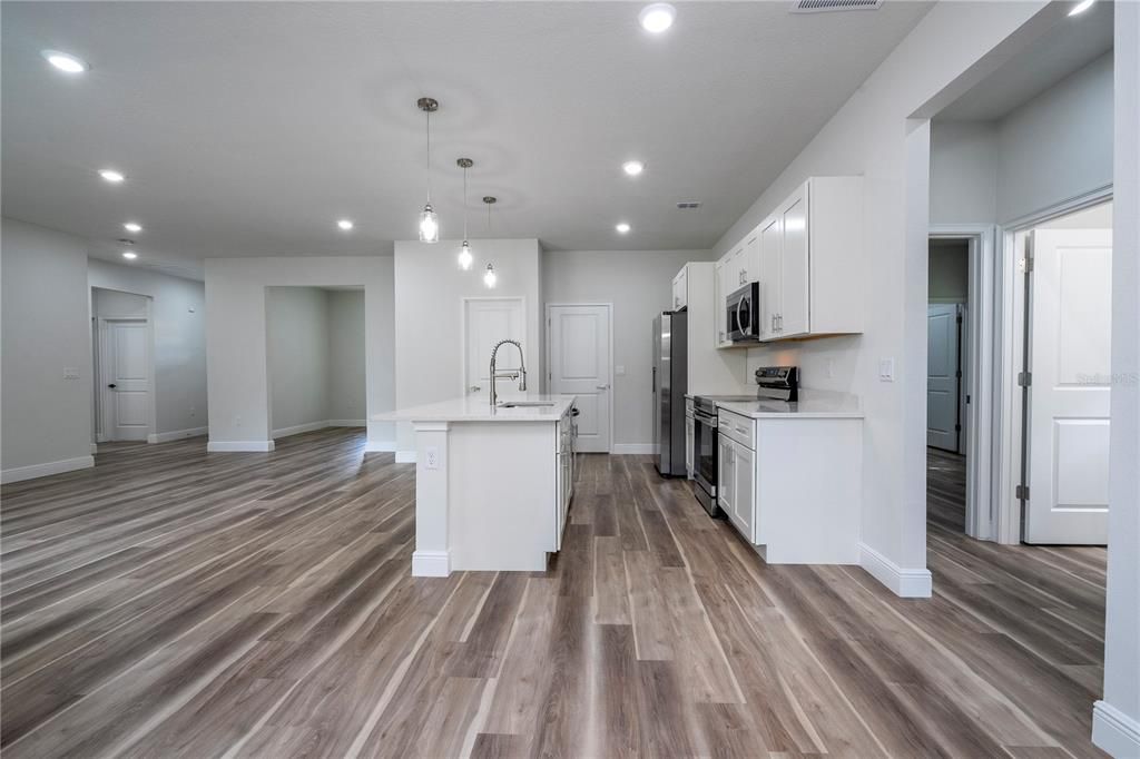 На продажу: $334,890 (4 спален, 3 ванн, 1952 Квадратных фут)