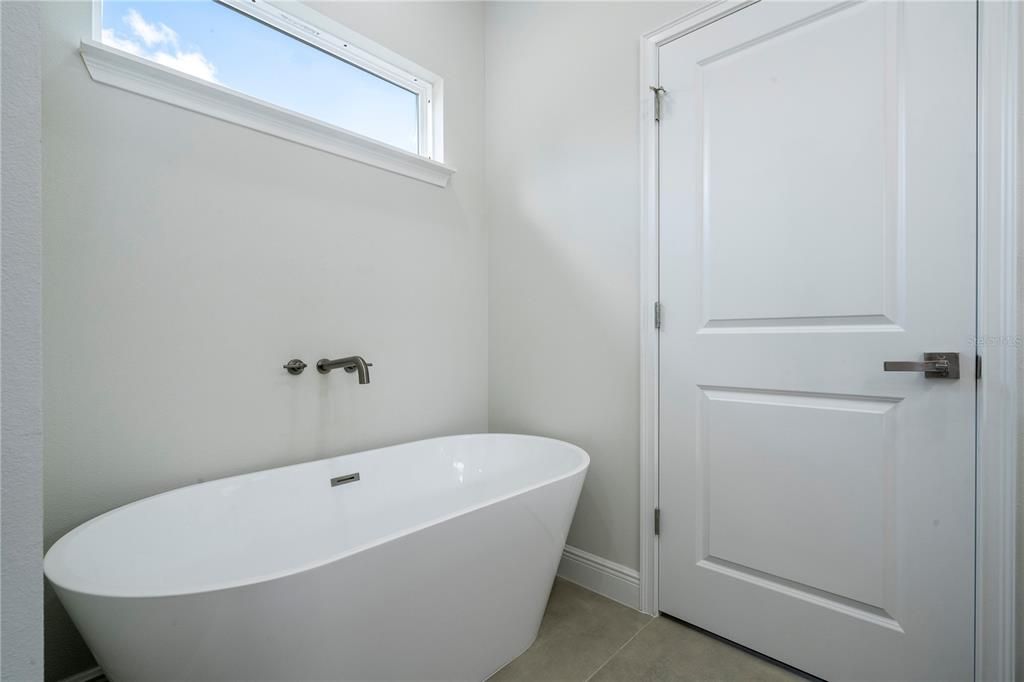 На продажу: $334,890 (4 спален, 3 ванн, 1952 Квадратных фут)