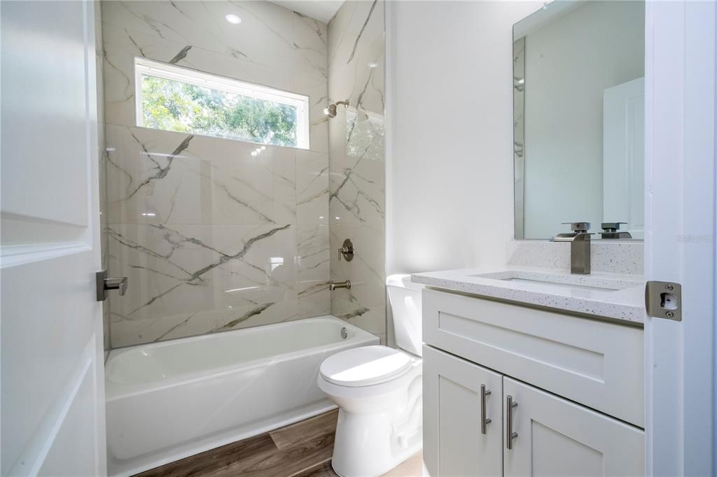 На продажу: $334,890 (4 спален, 3 ванн, 1952 Квадратных фут)