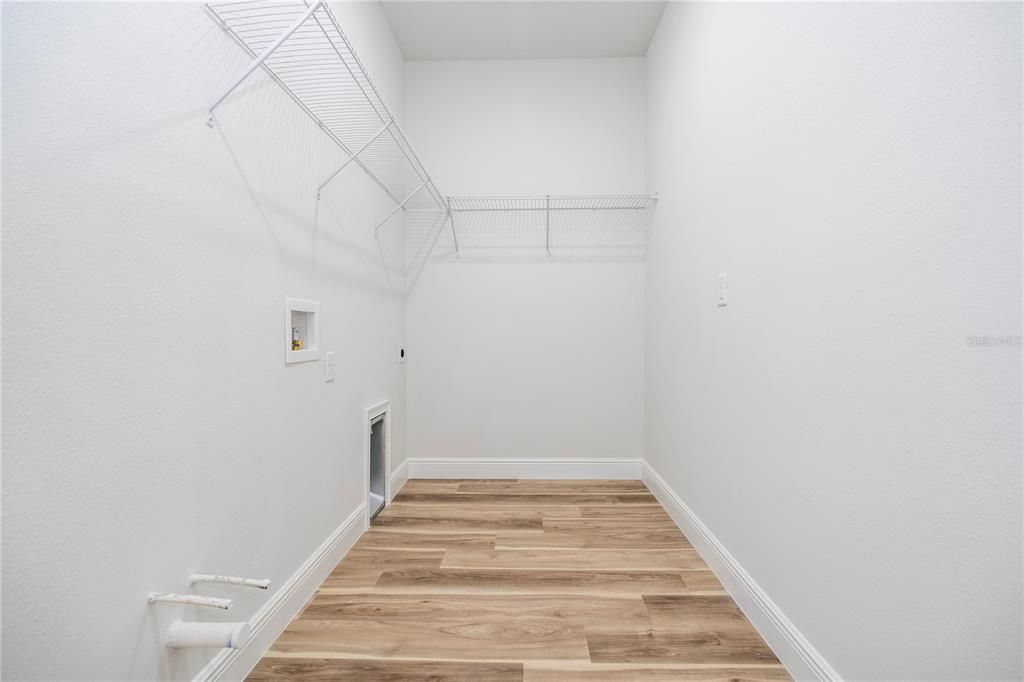 На продажу: $334,890 (4 спален, 3 ванн, 1952 Квадратных фут)