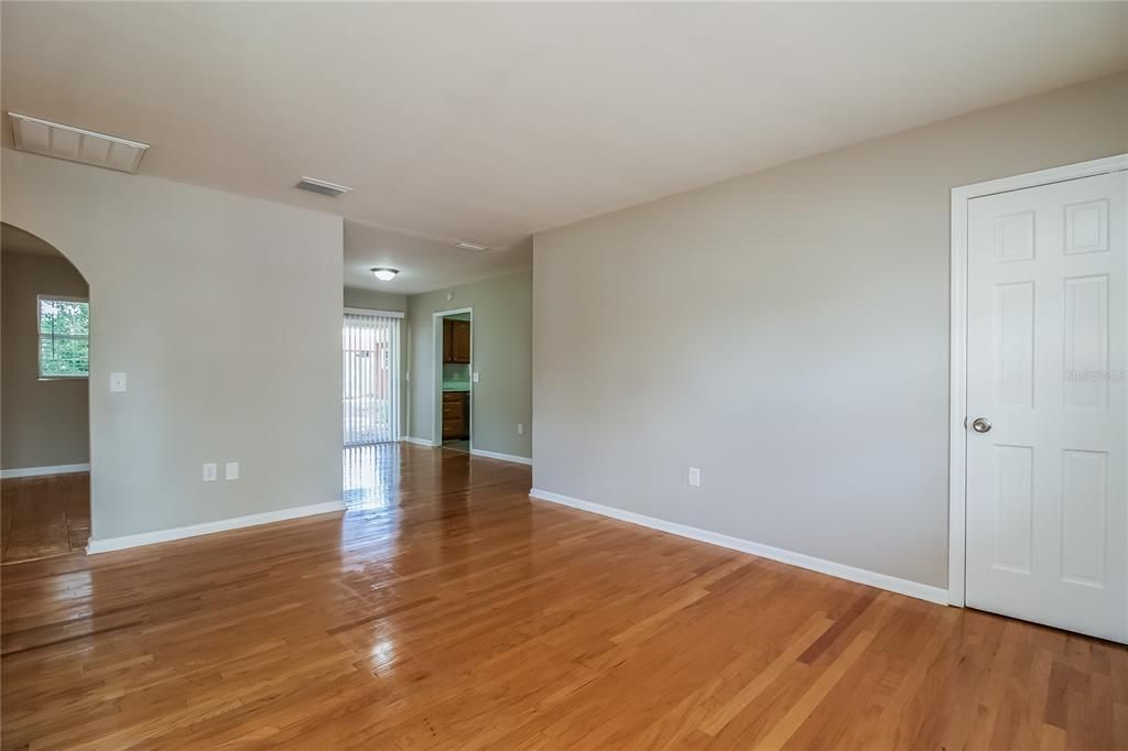 For Rent: $2,120 (3 beds, 2 baths, 1650 Square Feet)