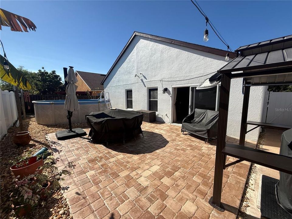 Под контрактом: $410,000 (3 спален, 2 ванн, 1551 Квадратных фут)