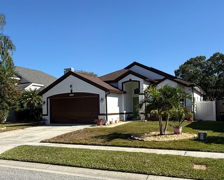 Под контрактом: $410,000 (3 спален, 2 ванн, 1551 Квадратных фут)