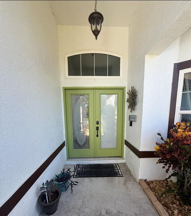 Под контрактом: $410,000 (3 спален, 2 ванн, 1551 Квадратных фут)