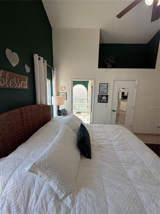 Под контрактом: $410,000 (3 спален, 2 ванн, 1551 Квадратных фут)