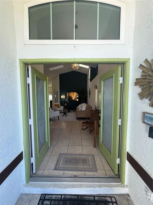 Под контрактом: $410,000 (3 спален, 2 ванн, 1551 Квадратных фут)