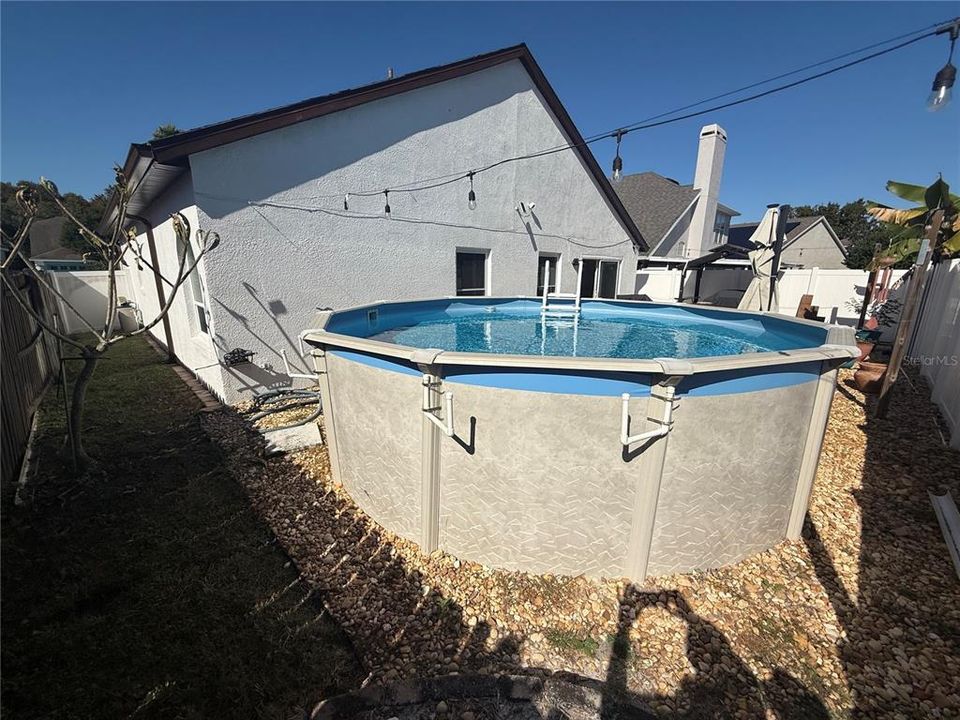 Под контрактом: $410,000 (3 спален, 2 ванн, 1551 Квадратных фут)