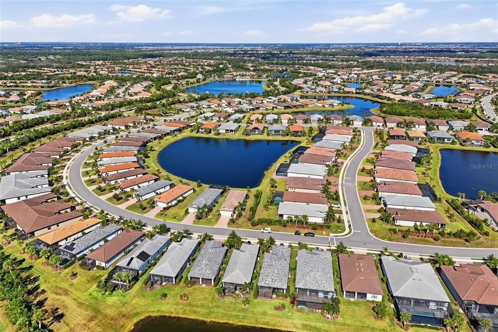 Под контрактом: $499,900 (2 спален, 2 ванн, 1405 Квадратных фут)