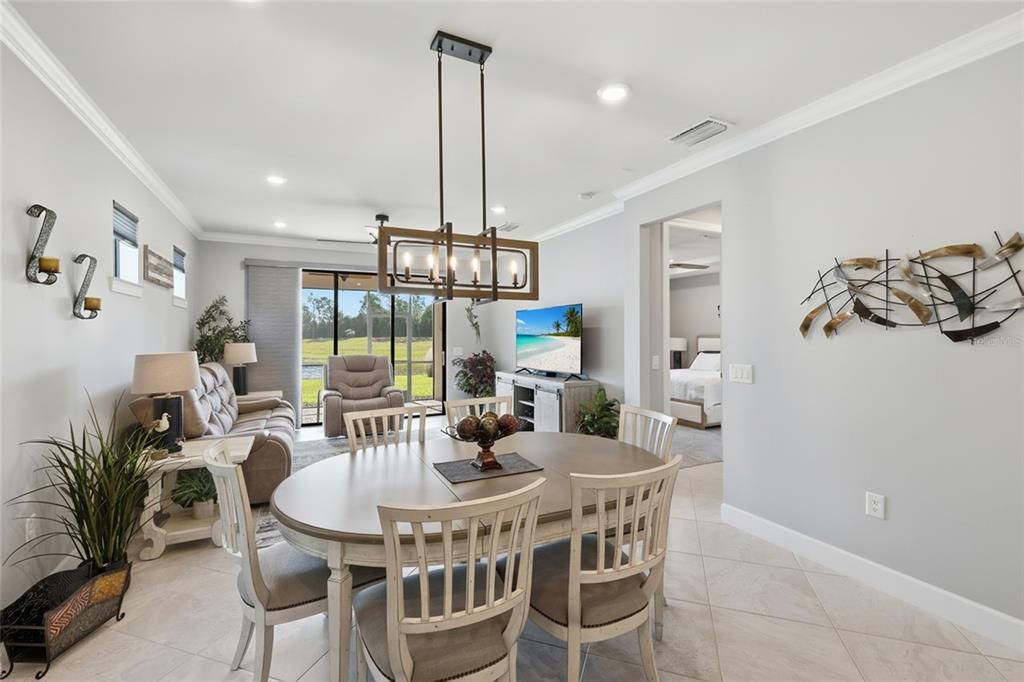 Под контрактом: $499,900 (2 спален, 2 ванн, 1405 Квадратных фут)