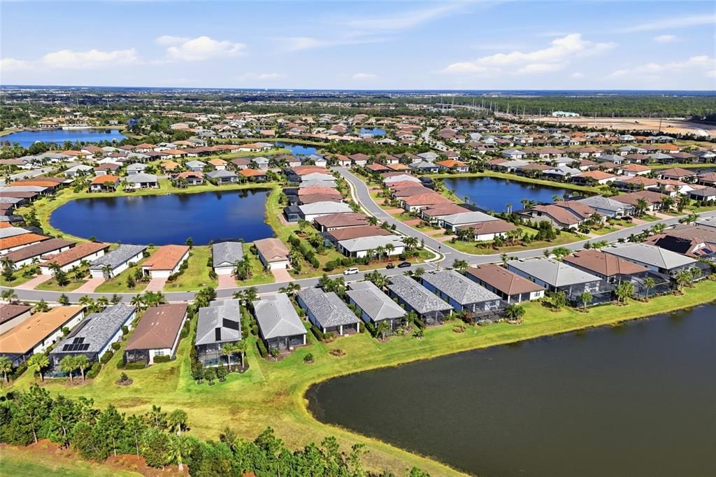 Под контрактом: $499,900 (2 спален, 2 ванн, 1405 Квадратных фут)